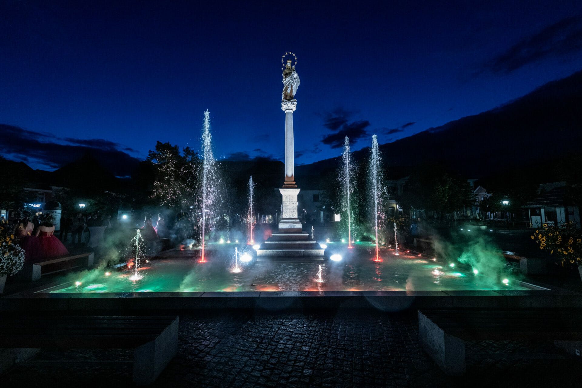 Marienbrunnen in Fürstenfeld bei Nacht