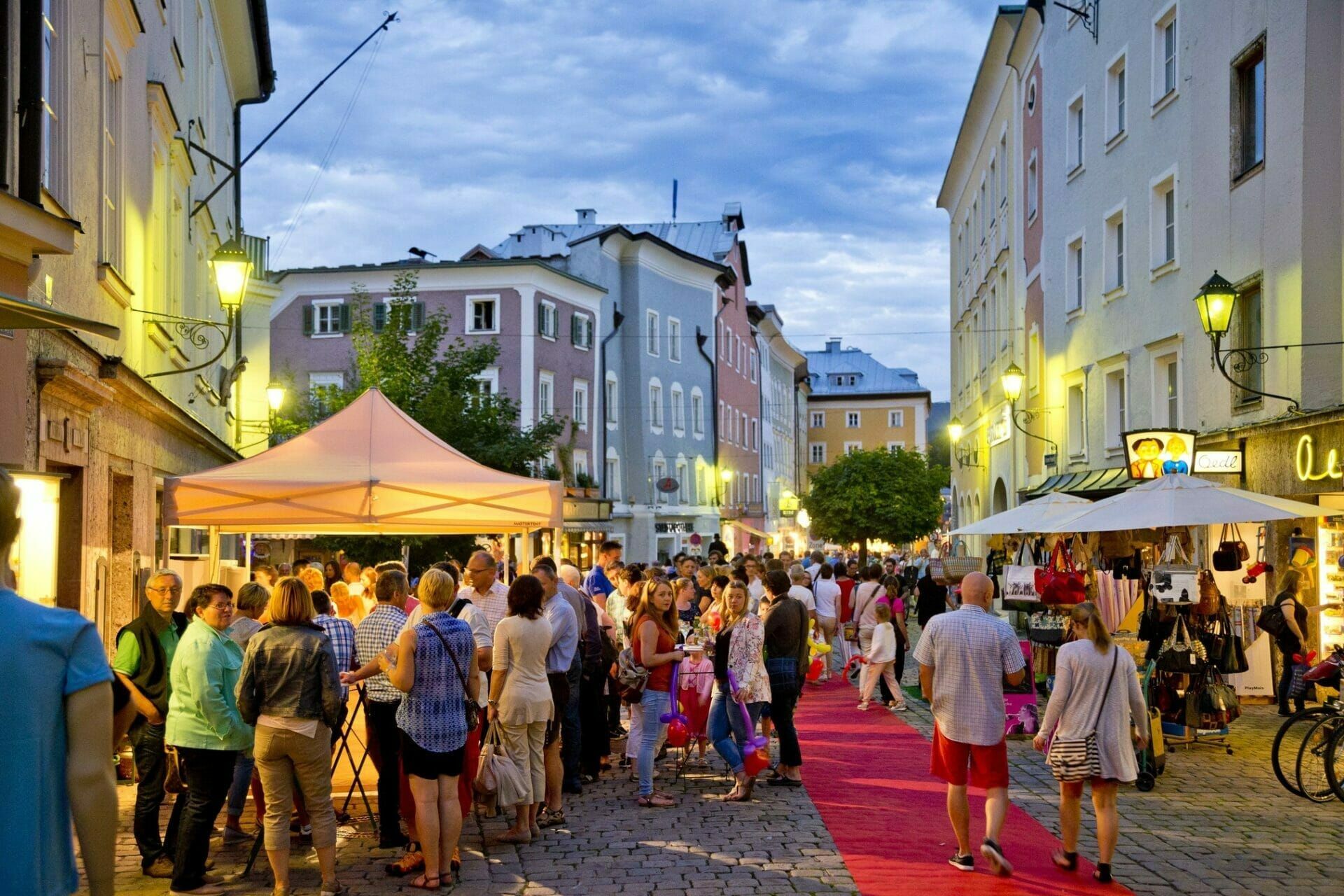 Moonlight Shopping Hallein