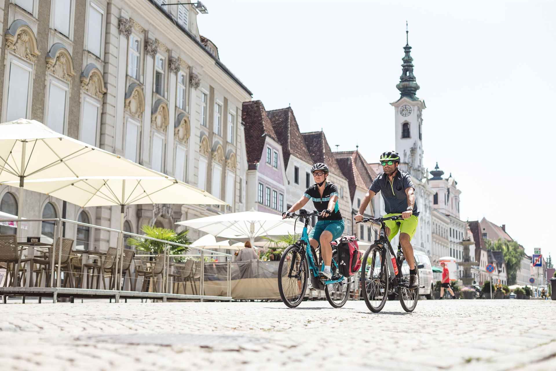 Steyr - Radfahren am Steyrer Stadtplatz